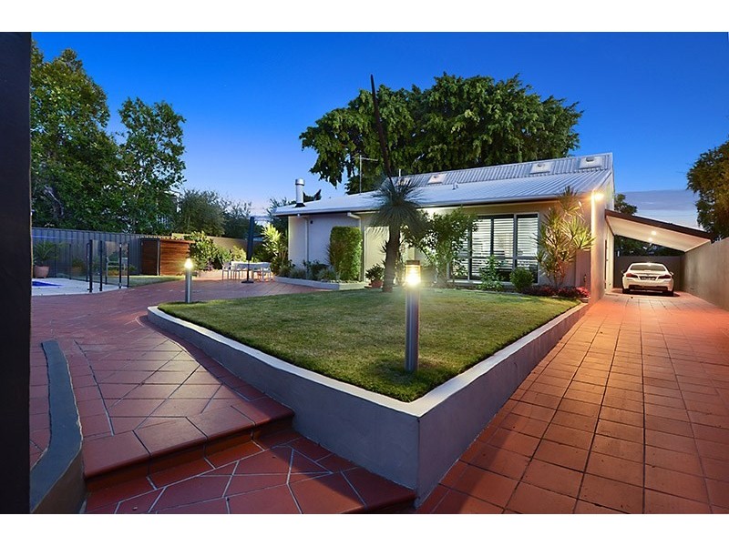 16 Lodge Road, Wooloowin QLD 4030