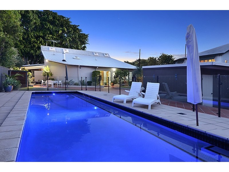 16 Lodge Road, Wooloowin QLD 4030