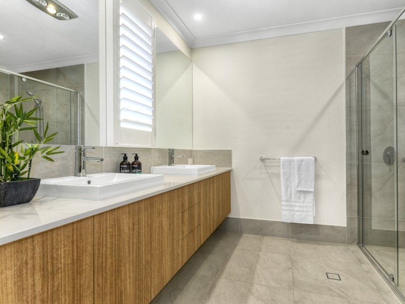 95 Raceview Avenue, Hendra QLD 4011