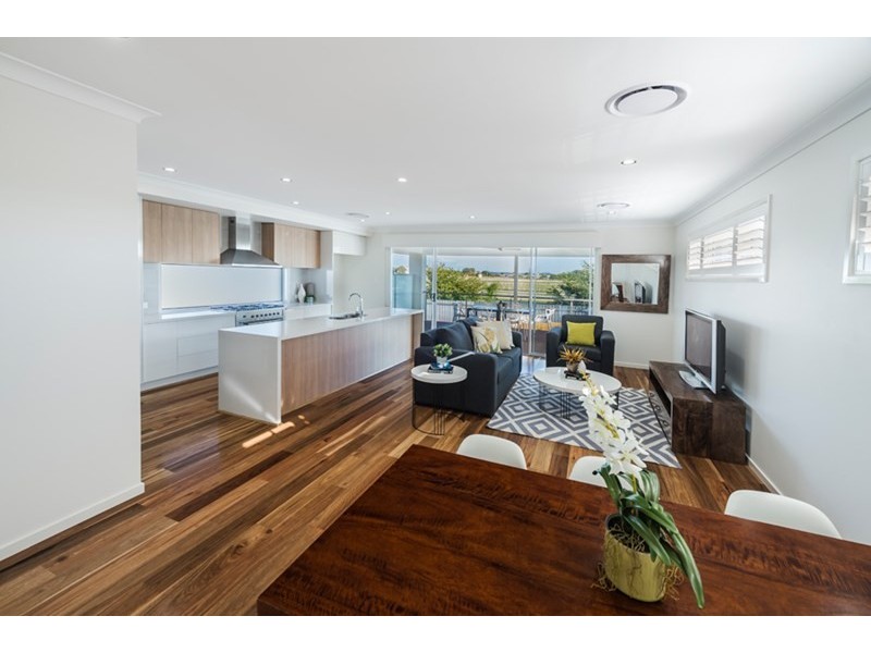 95 Raceview Avenue, Hendra QLD 4011