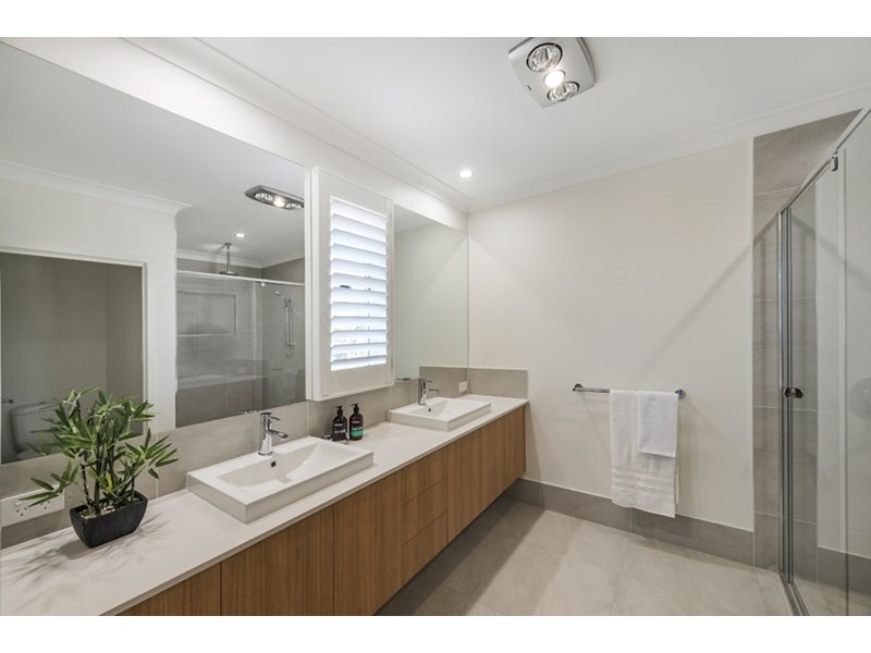 95 Raceview Avenue, Hendra QLD 4011