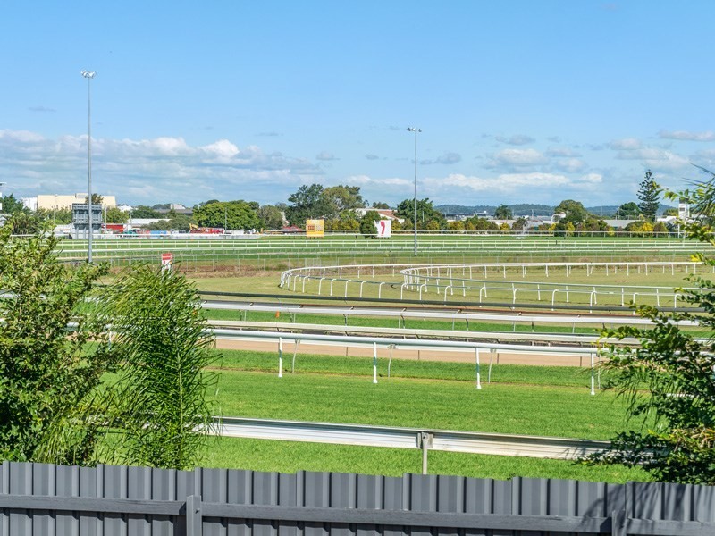 95 Raceview Avenue, Hendra QLD 4011