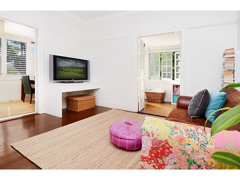 16 Frances Avenue, Wooloowin QLD 4030