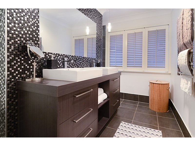 12 Noel Street, Hendra QLD 4011