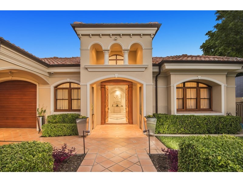 33 Eblin Drive, Hamilton QLD 4007