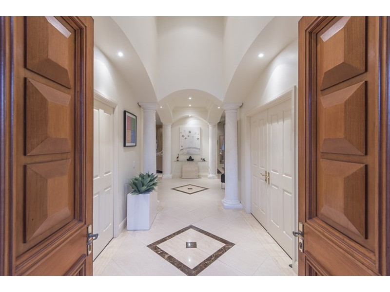 33 Eblin Drive, Hamilton QLD 4007