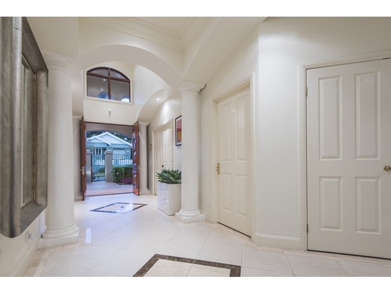 33 Eblin Drive, Hamilton QLD 4007