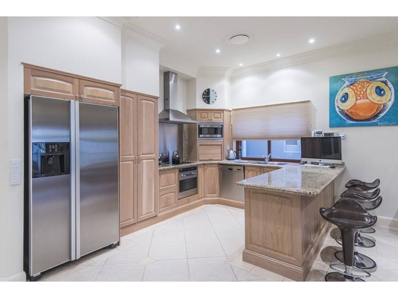 33 Eblin Drive, Hamilton QLD 4007