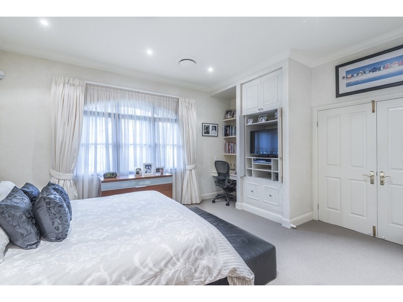 33 Eblin Drive, Hamilton QLD 4007