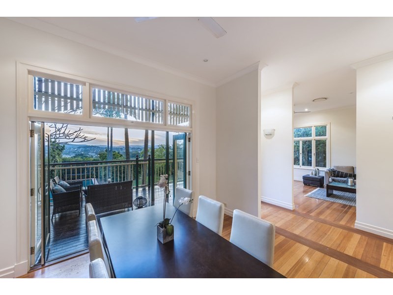 5 Mikado Street, Hamilton QLD 4007