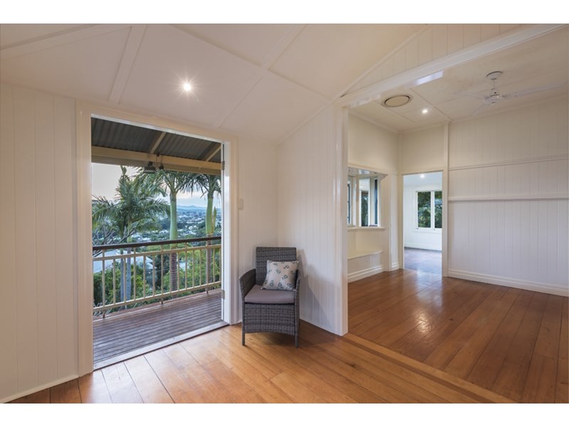 5 Mikado Street, Hamilton QLD 4007