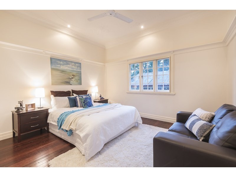 5 Mikado Street, Hamilton QLD 4007