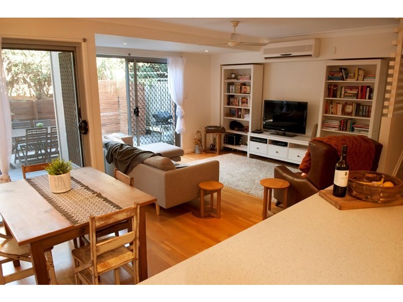 25 Blake Street, Wooloowin QLD 4030