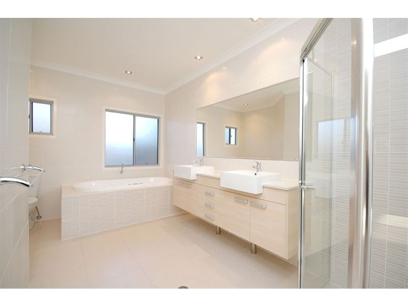 110 Mein Street, Hendra QLD 4011