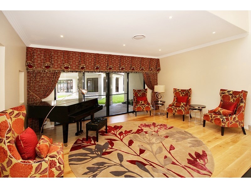 7 Bernborough Place, Bridgeman Downs QLD 4035