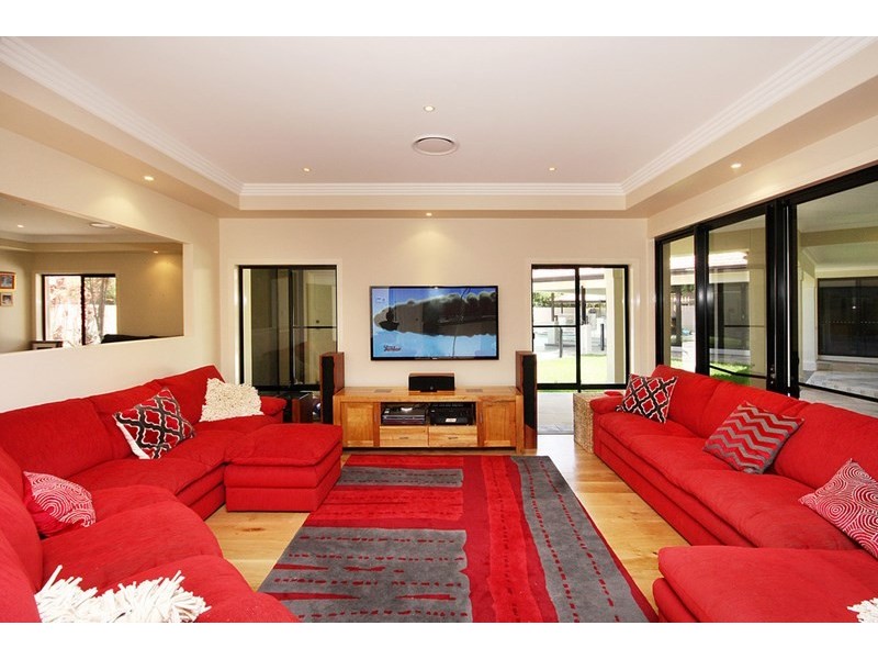 7 Bernborough Place, Bridgeman Downs QLD 4035