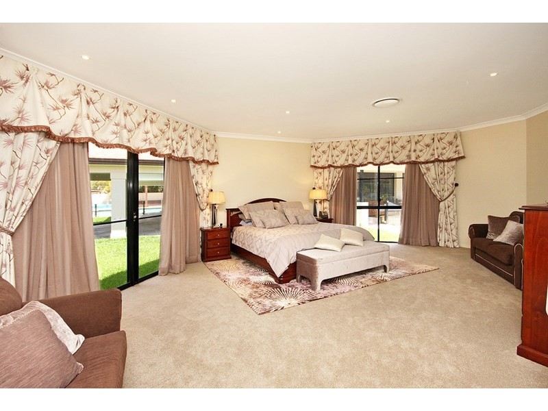 7 Bernborough Place, Bridgeman Downs QLD 4035