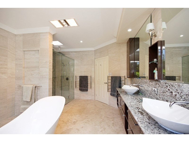 7 Bernborough Place, Bridgeman Downs QLD 4035