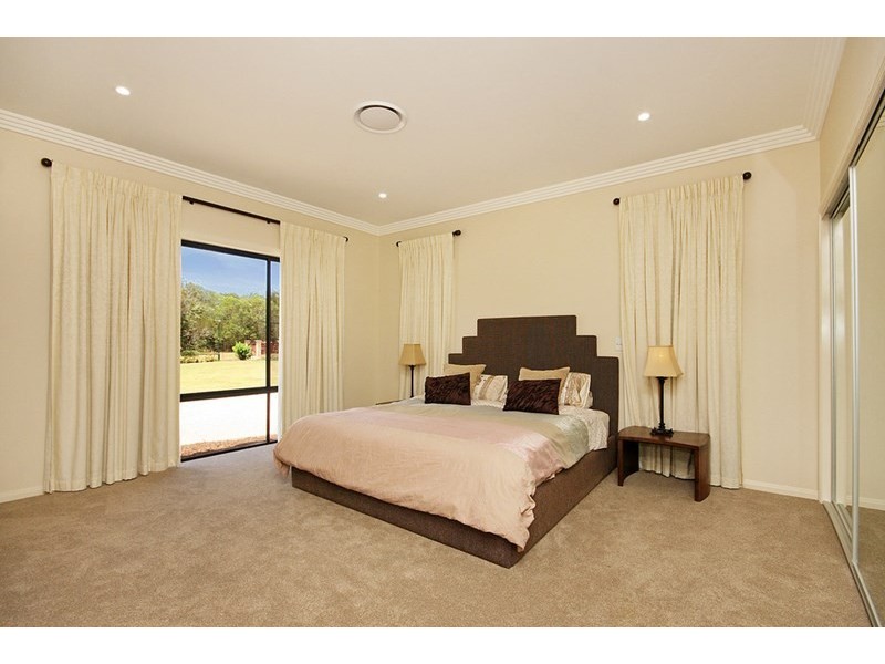 7 Bernborough Place, Bridgeman Downs QLD 4035