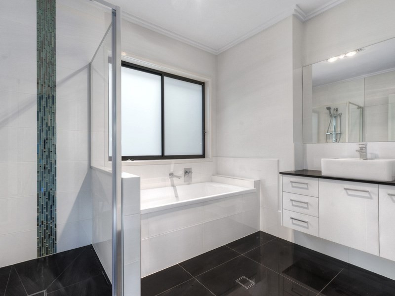 39 Raceview Avenue, Hendra QLD 4011