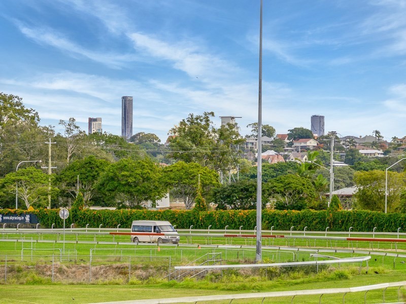 39 Raceview Avenue, Hendra QLD 4011