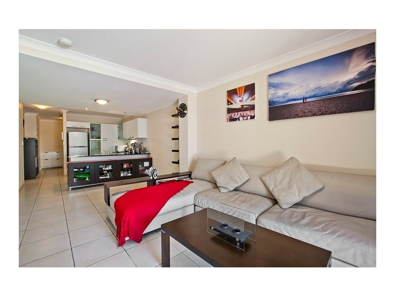 2/94 Nudgee Road, Hamilton QLD 4007