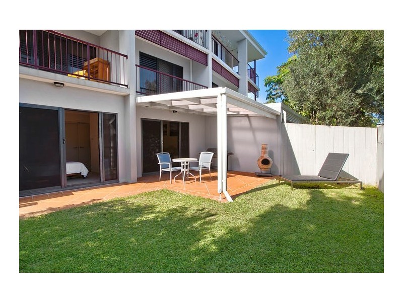 2/94 Nudgee Road, Hamilton QLD 4007