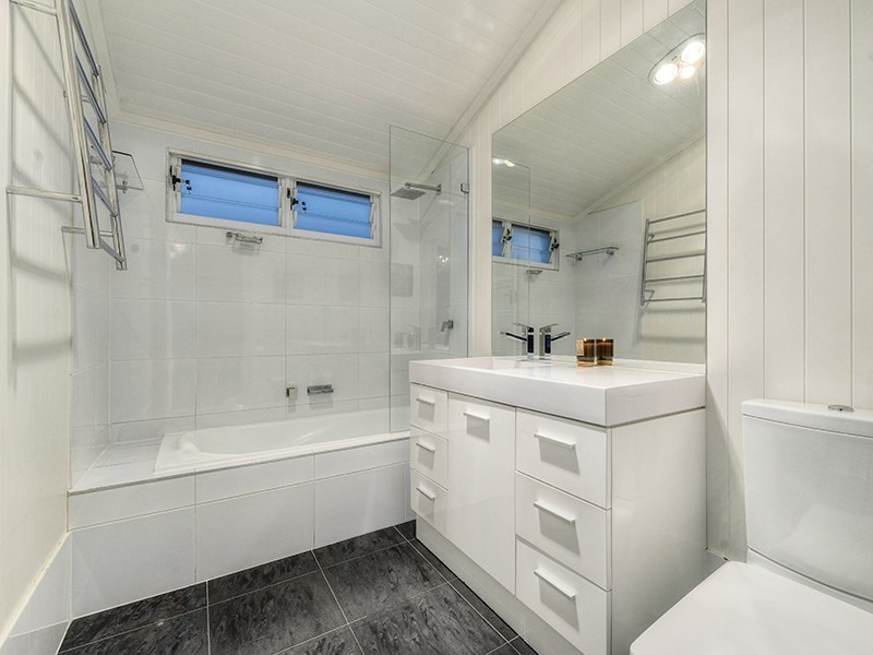 7 View Street, Wooloowin QLD 4030