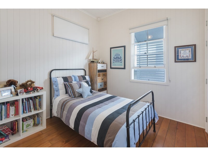 19 Pine Street, Hamilton QLD 4007