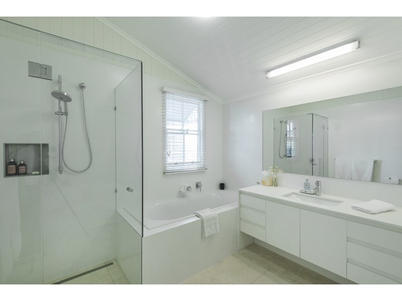 19 Pine Street, Hamilton QLD 4007