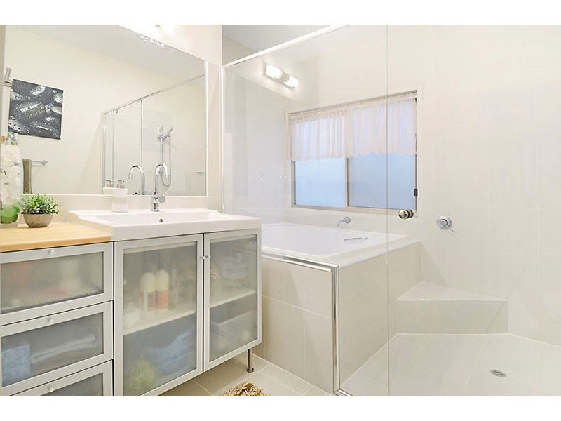 76 Royal Parade, Alderley QLD 4051