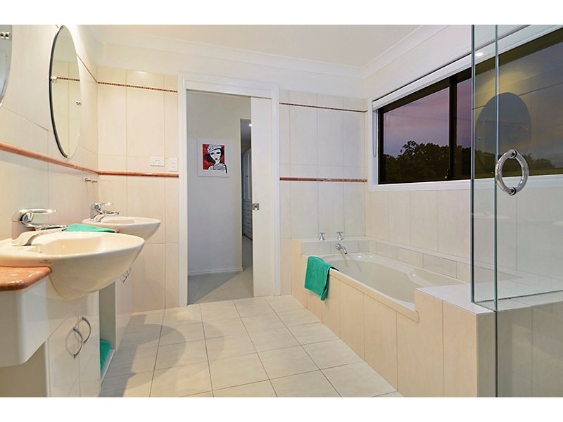 52 Retreat Street, Bridgeman Downs QLD 4035