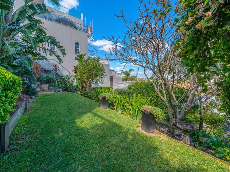 27 Langside Road, Hamilton QLD 4007