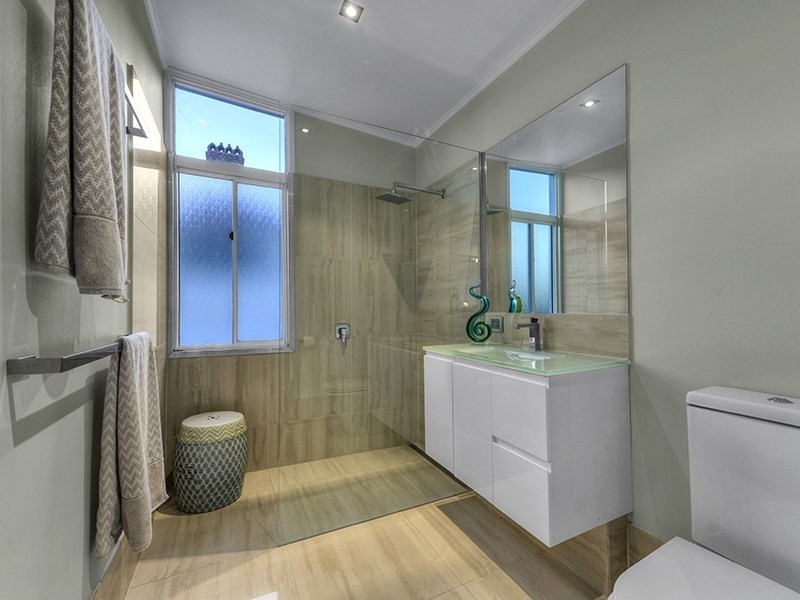 27 Langside Road, Hamilton QLD 4007