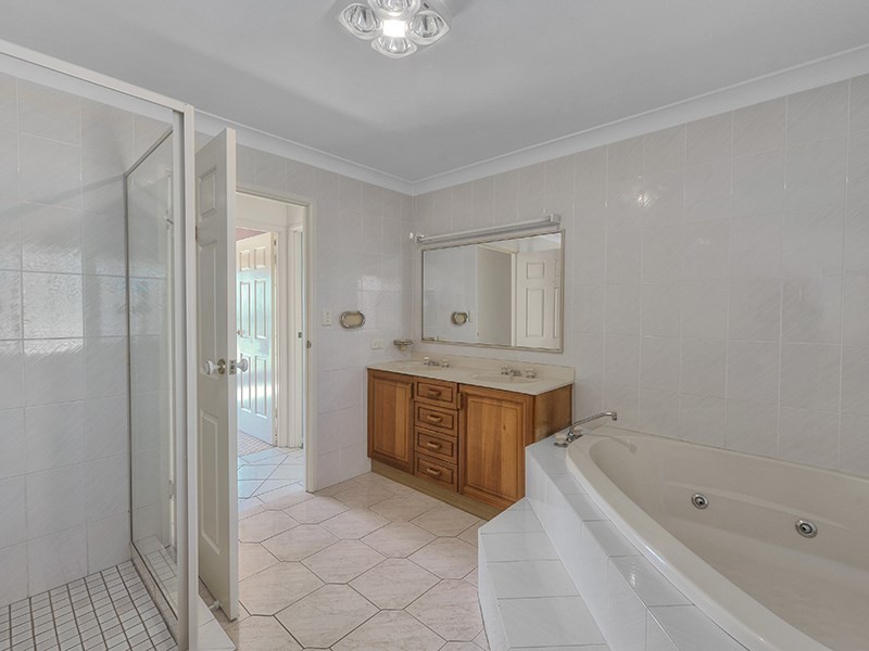 2049 Roghan Road, Bridgeman Downs QLD 4035