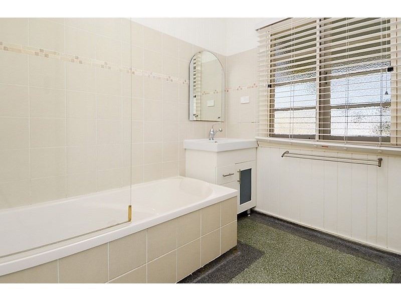 8 Brook Street, Hendra QLD 4011