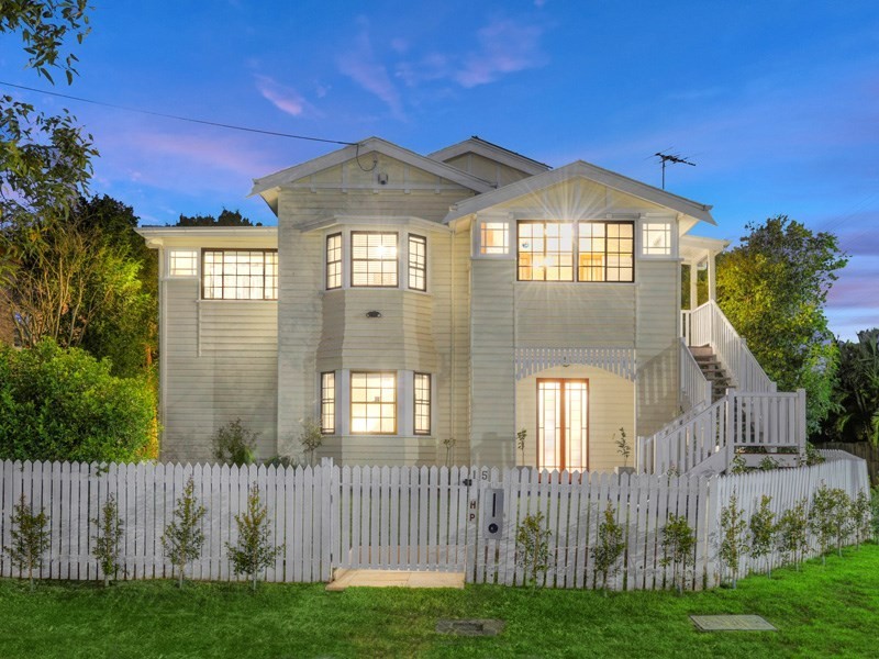 15 Coronella Street, Hendra QLD 4011