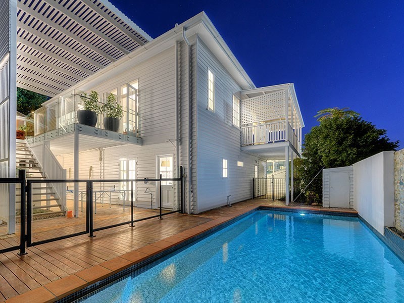 18 Goldsworthy Avenue, Hamilton QLD 4007