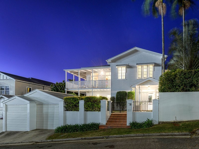 18 Goldsworthy Avenue, Hamilton QLD 4007