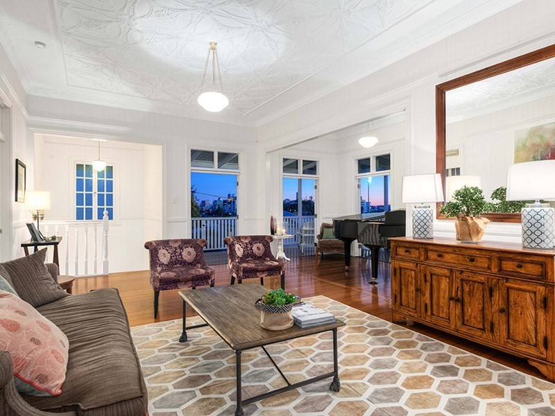 18 Goldsworthy Avenue, Hamilton QLD 4007