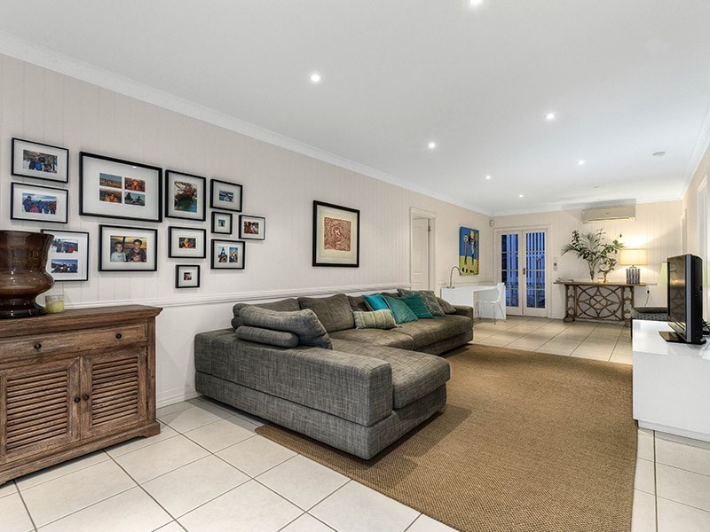 18 Goldsworthy Avenue, Hamilton QLD 4007