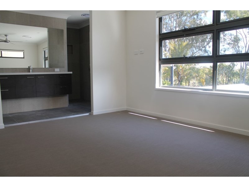 21 Chaseley Street, Nudgee Beach QLD 4014