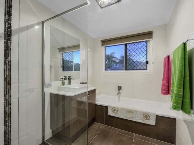 8 Karri Place, Bridgeman Downs QLD 4035