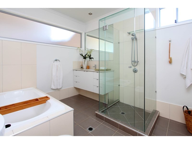 24 Priestley Road, Bridgeman Downs QLD 4035