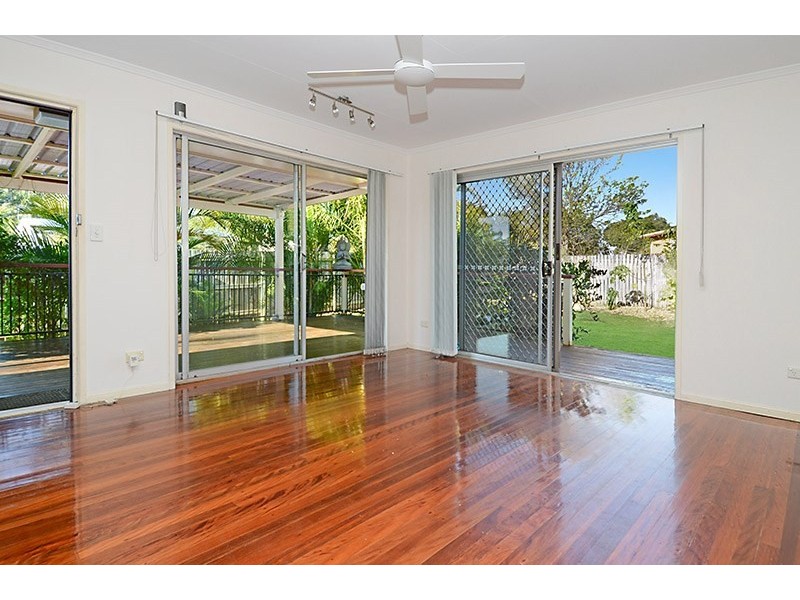 1 Ellerdale Street, Strathpine QLD 4500
