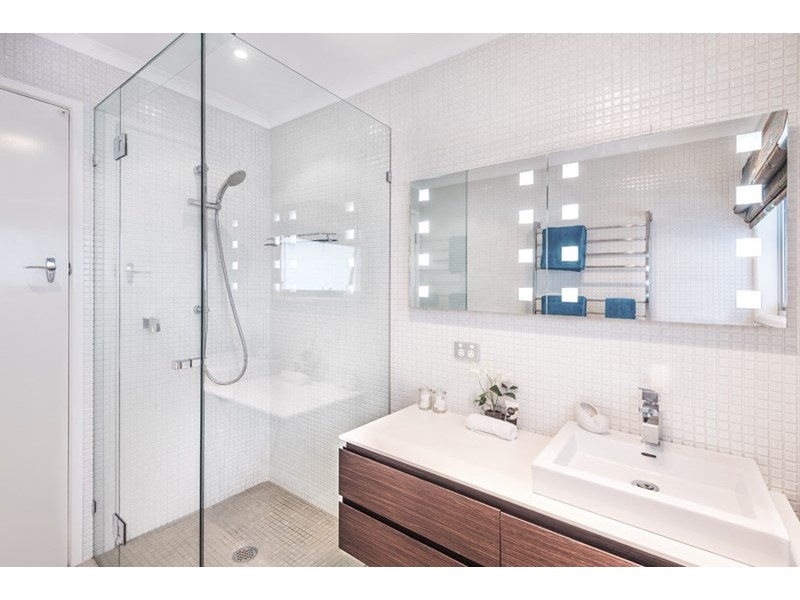 8 Doncaster Street, Hendra QLD 4011