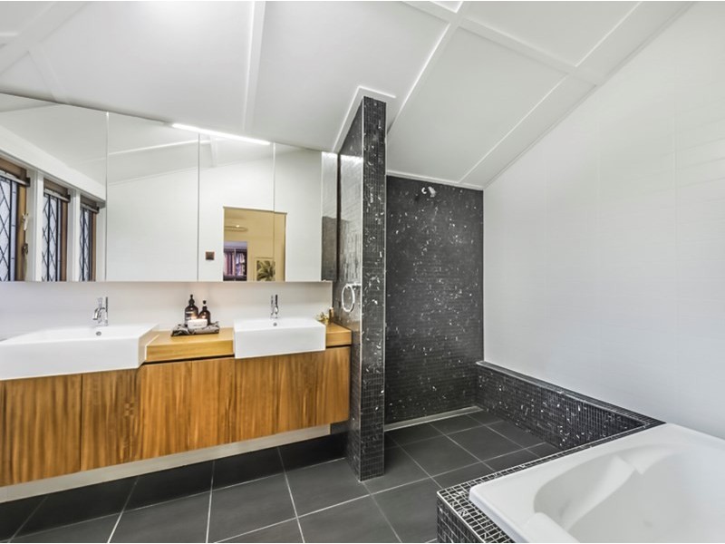 65 Ascot Street, Ascot QLD 4007