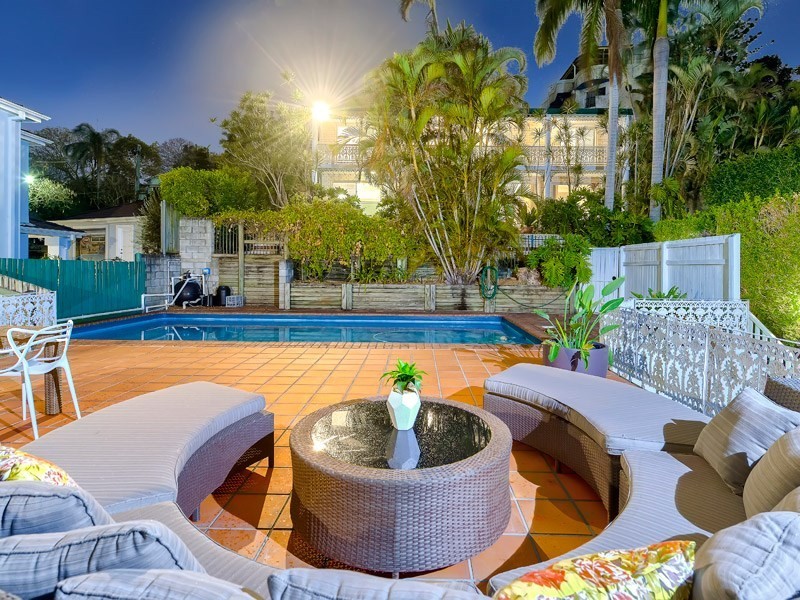 11 Lynell Street, Hamilton QLD 4007