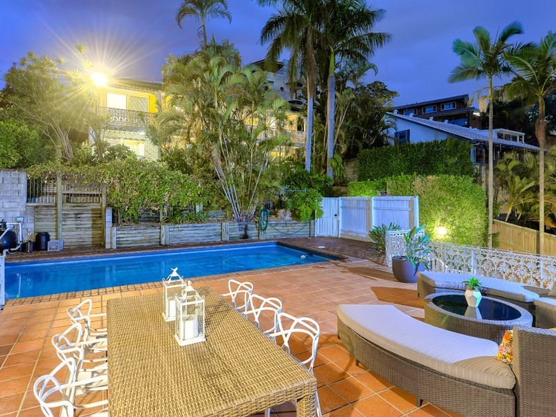 11 Lynell Street, Hamilton QLD 4007