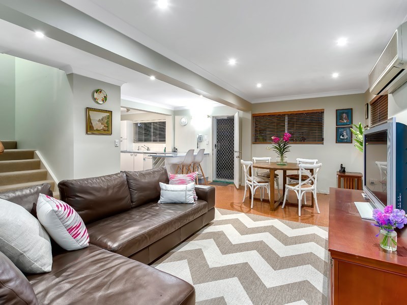 11 Lynell Street, Hamilton QLD 4007